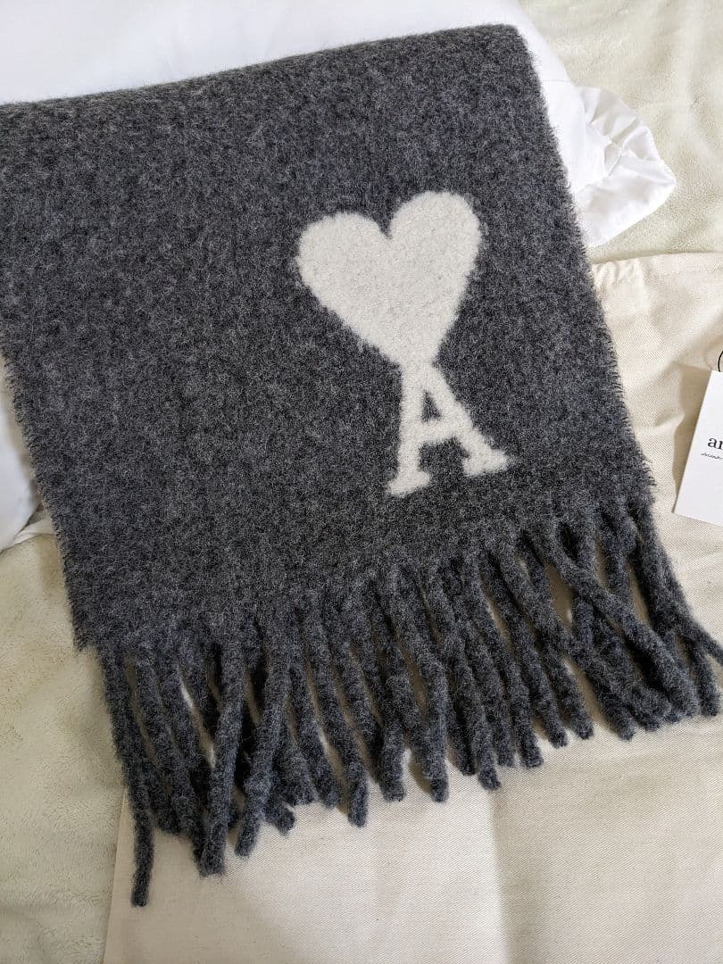 アミパリス ハート刺繍 マフラー グレー