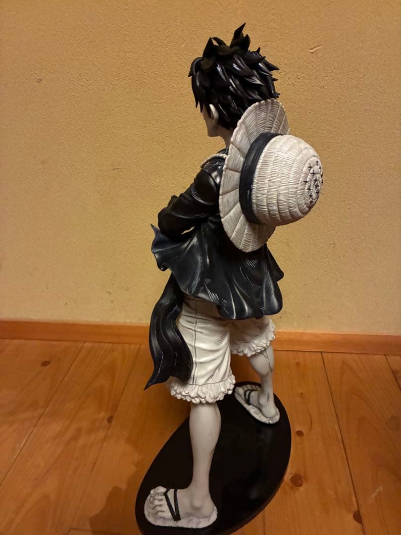 ワンピース　ベースショップくじ　コミックスカラー　ルフィ