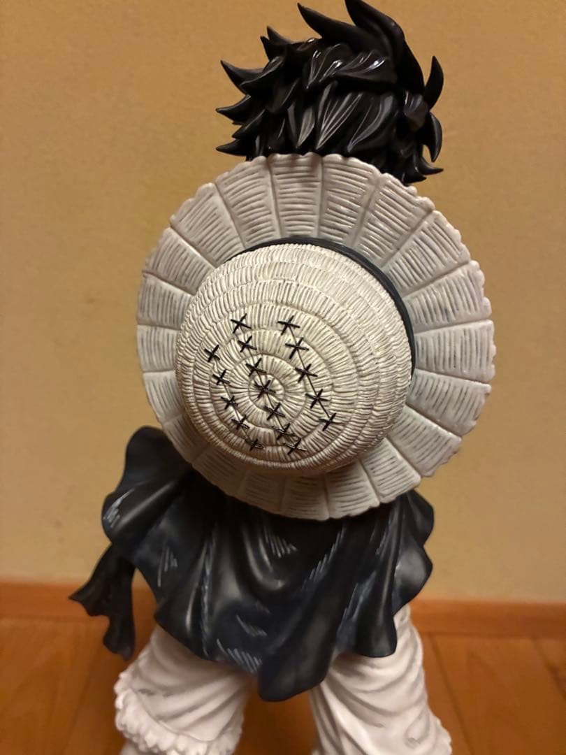 ワンピース　ベースショップくじ　コミックスカラー　ルフィ