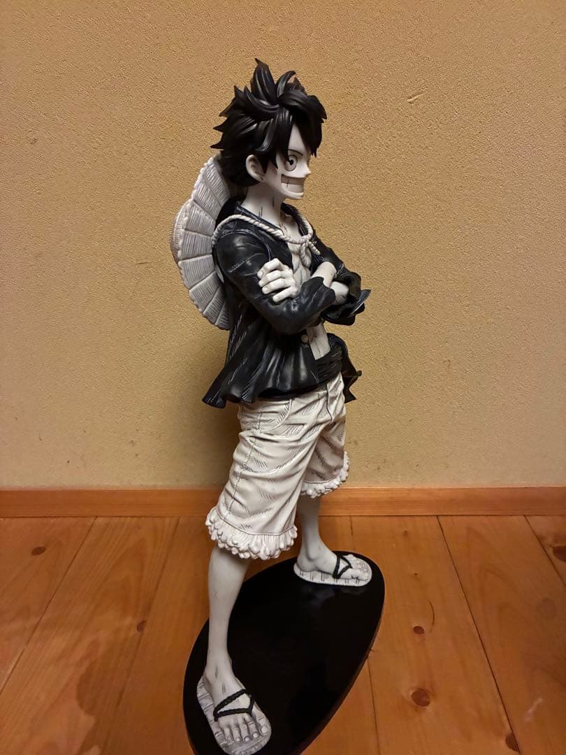 ワンピース　ベースショップくじ　コミックスカラー　ルフィ