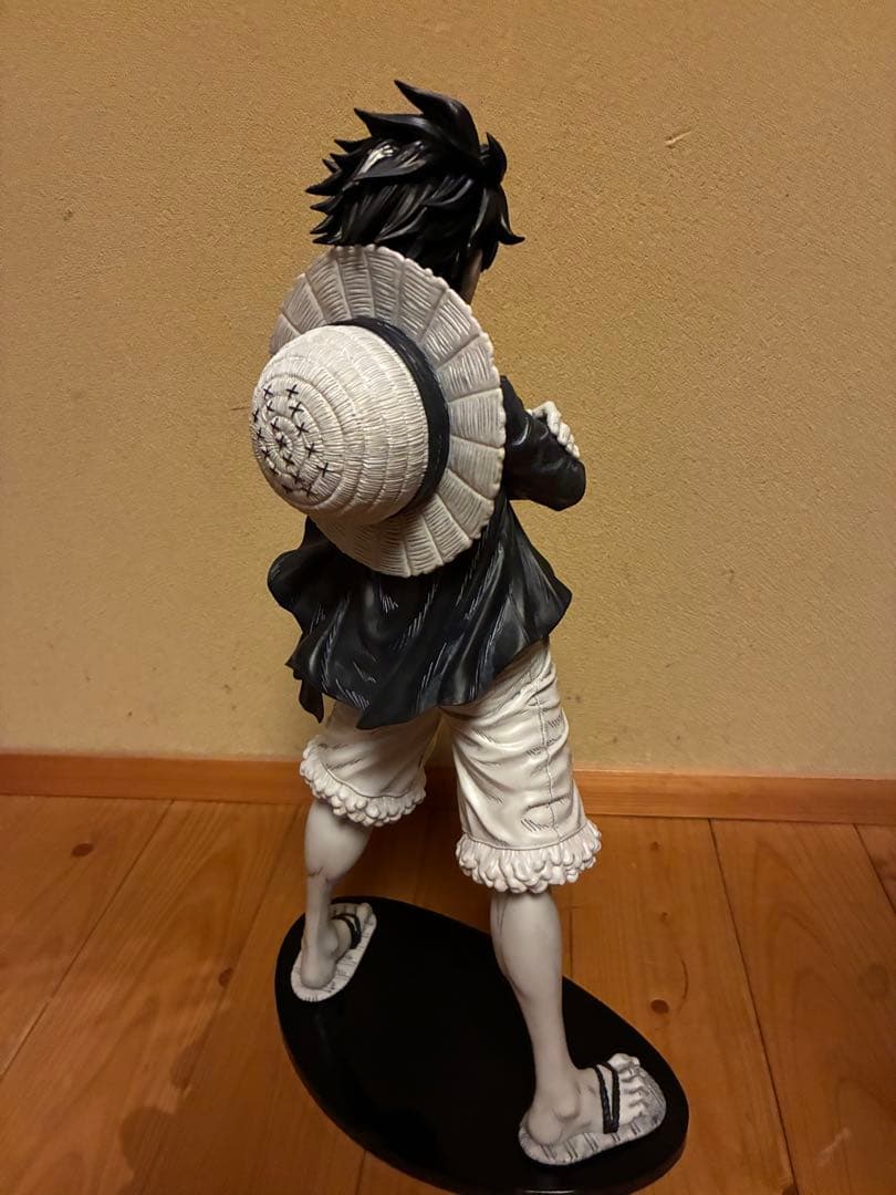 ワンピース　ベースショップくじ　コミックスカラー　ルフィ