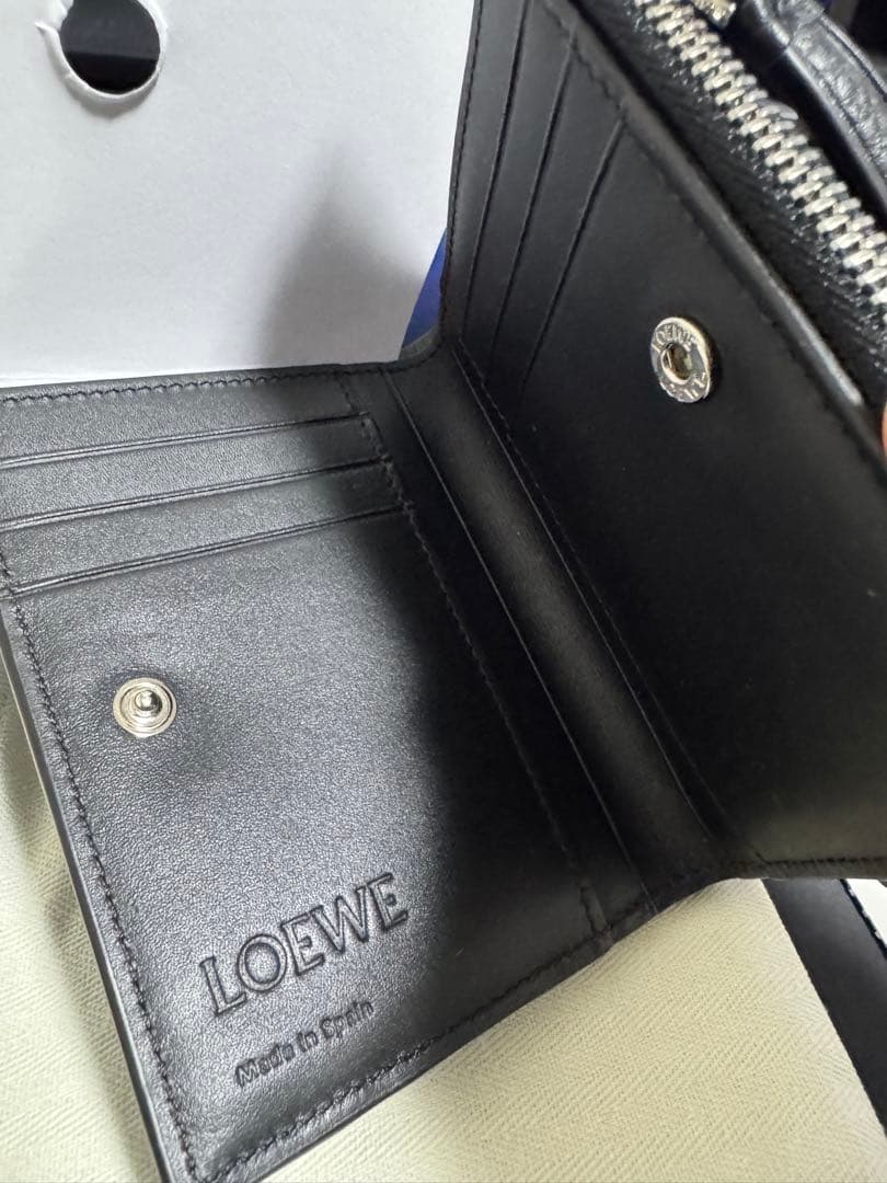 【未使用品】LOEWE 二つ折り財布 ブラック　コンパクト