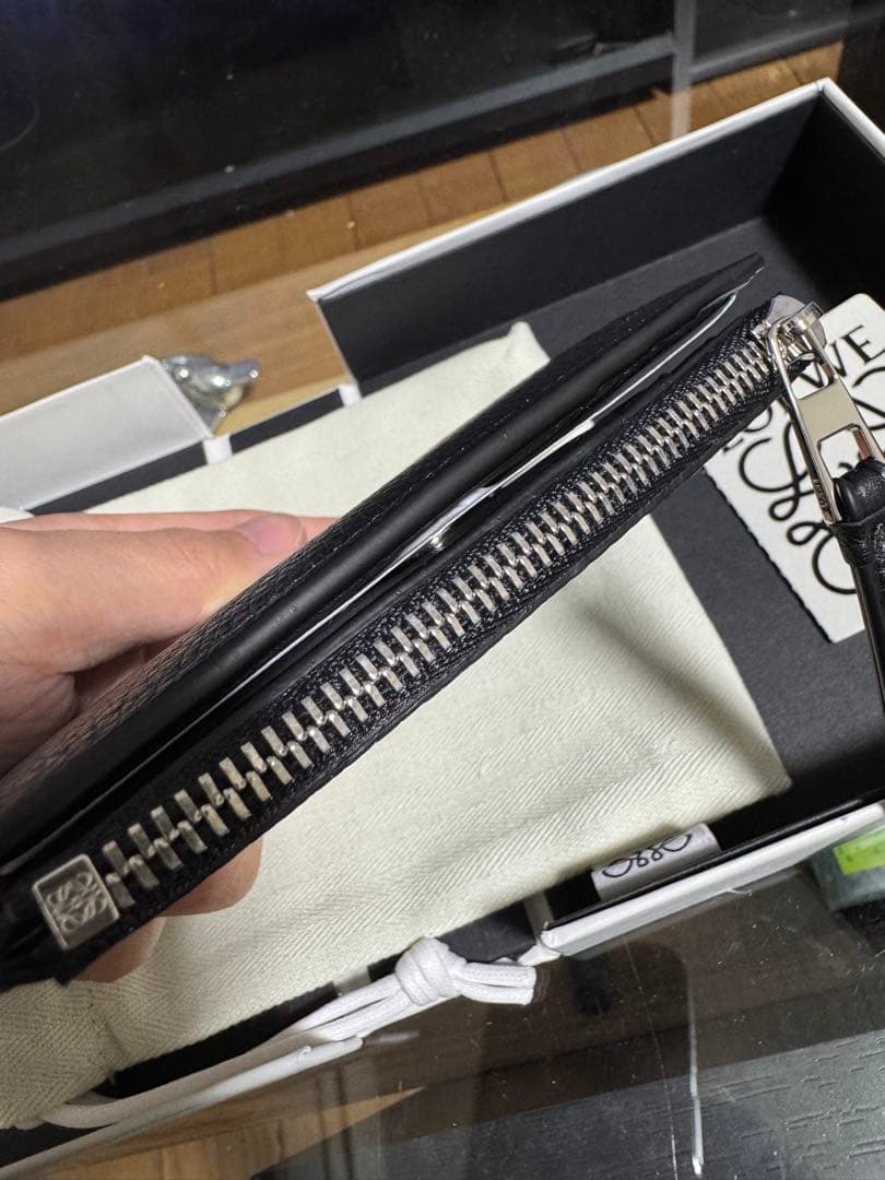 【未使用品】LOEWE 二つ折り財布 ブラック　コンパクト