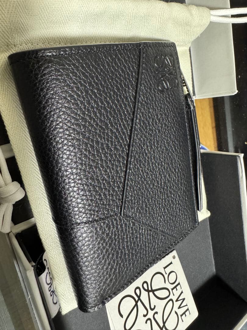 【未使用品】LOEWE 二つ折り財布 ブラック　コンパクト