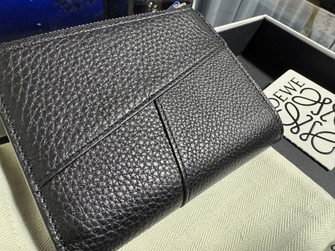 【未使用品】LOEWE 二つ折り財布 ブラック　コンパクト