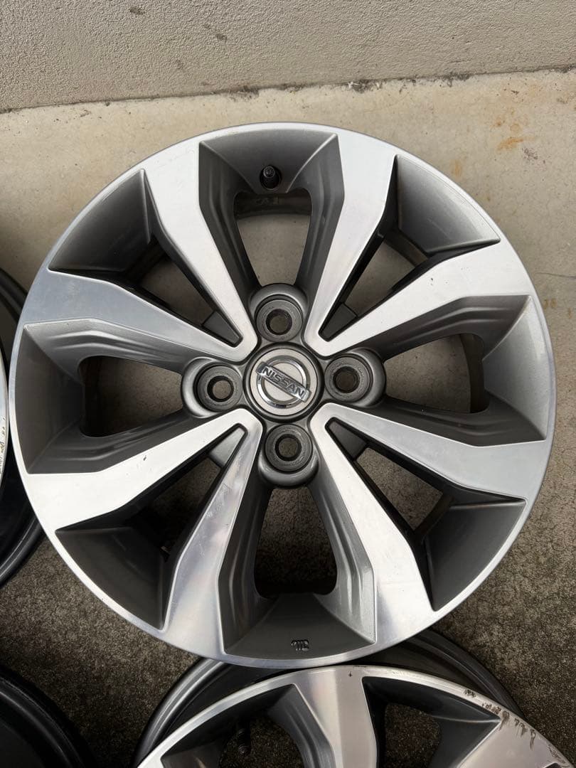 デイズルークス純正15インチアルミホイール