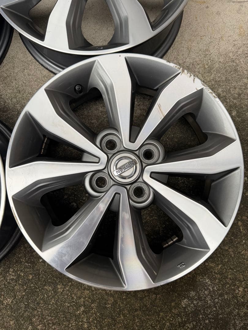 デイズルークス純正15インチアルミホイール