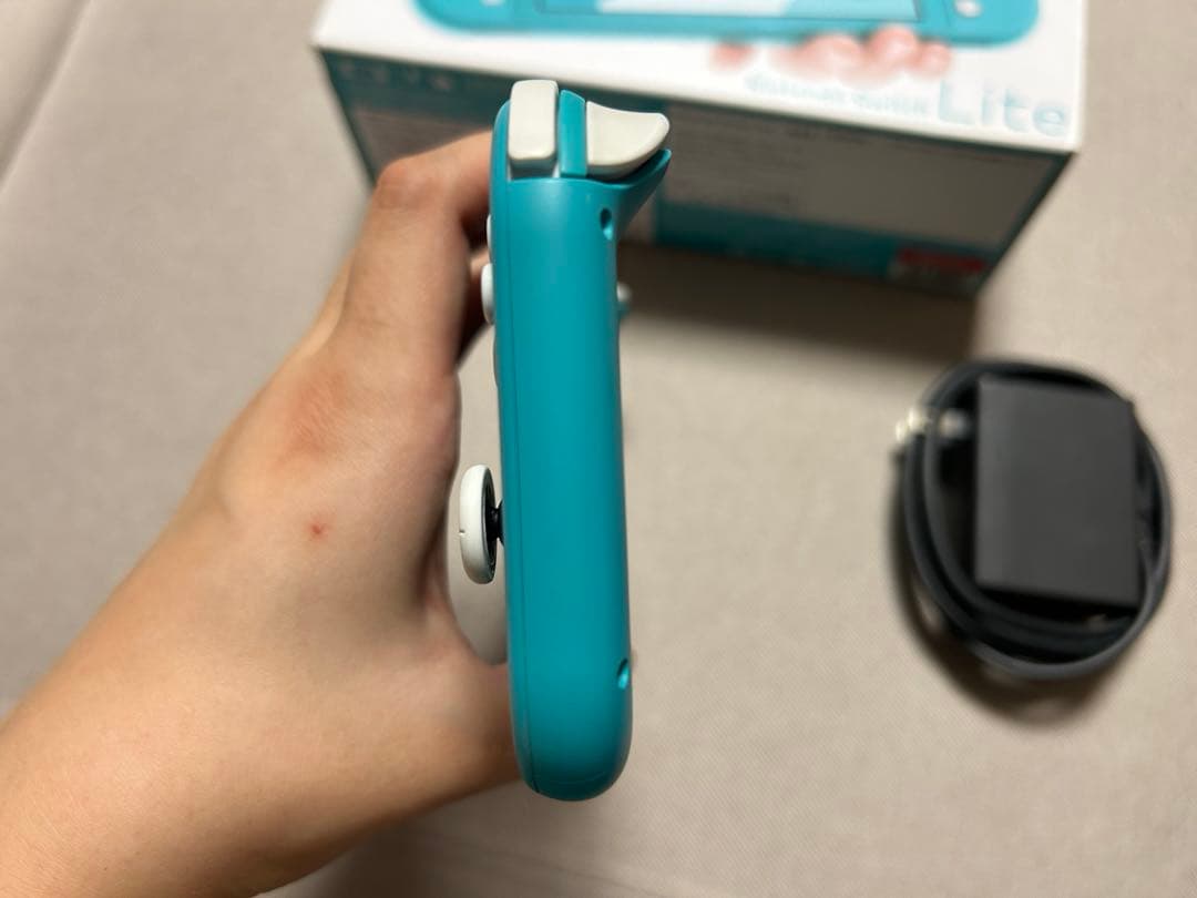 Nintendo SwitchLite コーラルブルー