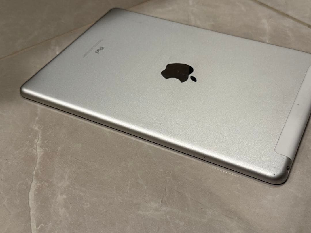 iPad 第6世代　A1954 9.7インチ　32GB