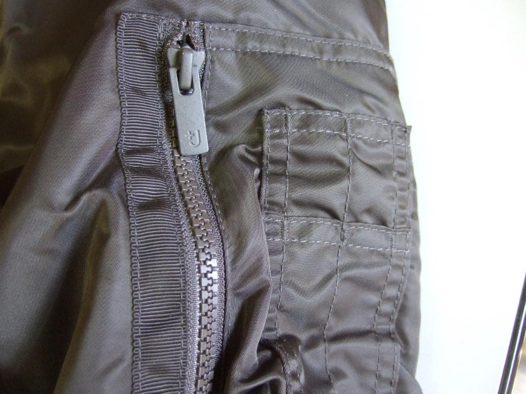 ユニクロ＋J　ハイブリッドダウンオーバサイズMA-1ブルゾンSサイズ【GRAY】