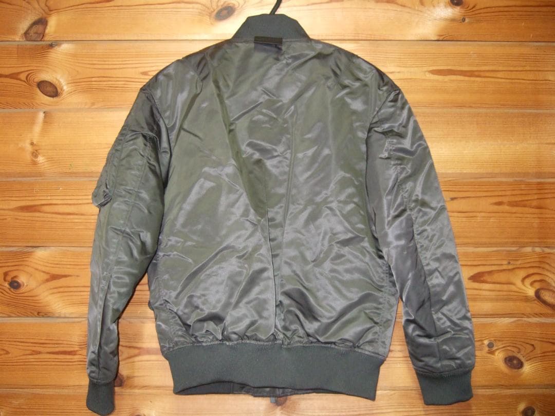 ユニクロ＋J　ハイブリッドダウンオーバサイズMA-1ブルゾンSサイズ【GRAY】