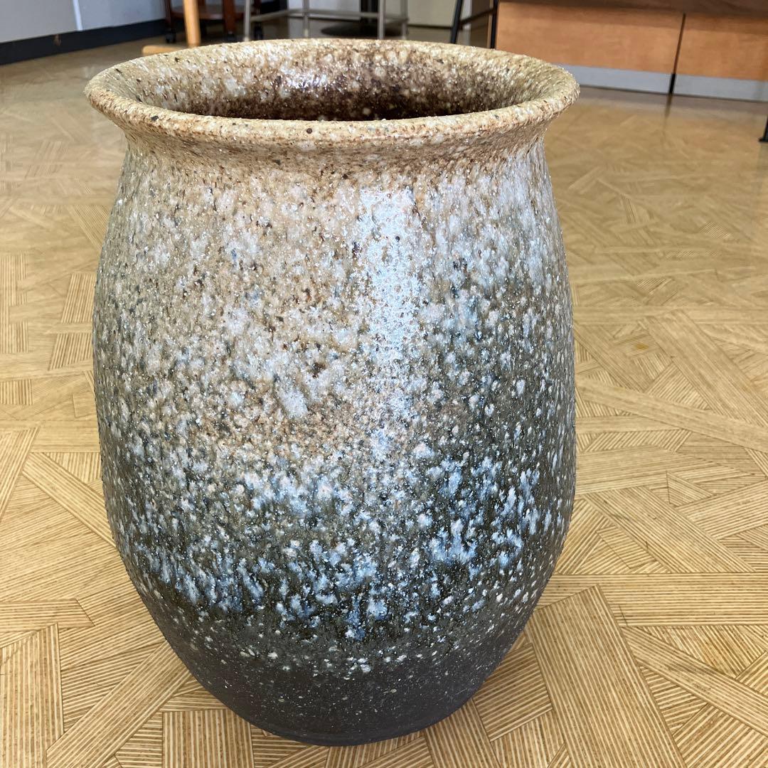 お値下げしました。信楽焼白古壺型傘立て