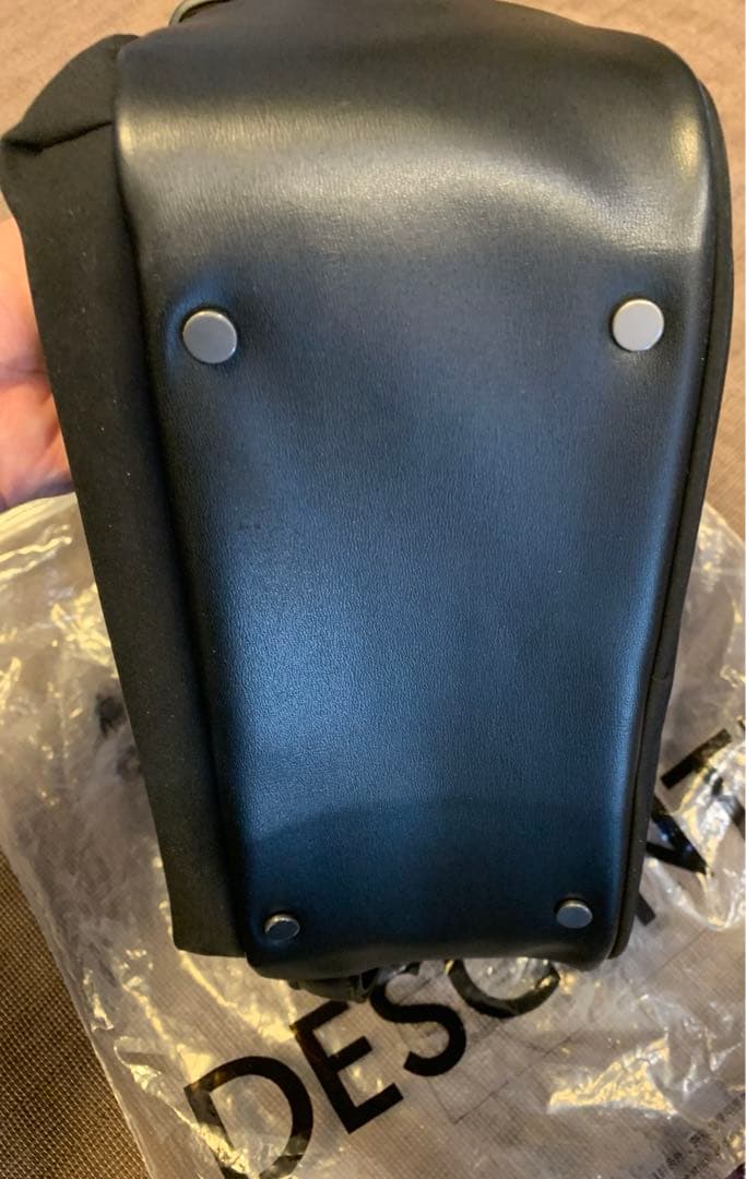 デサント　黒ゴルフポーチ【新品】