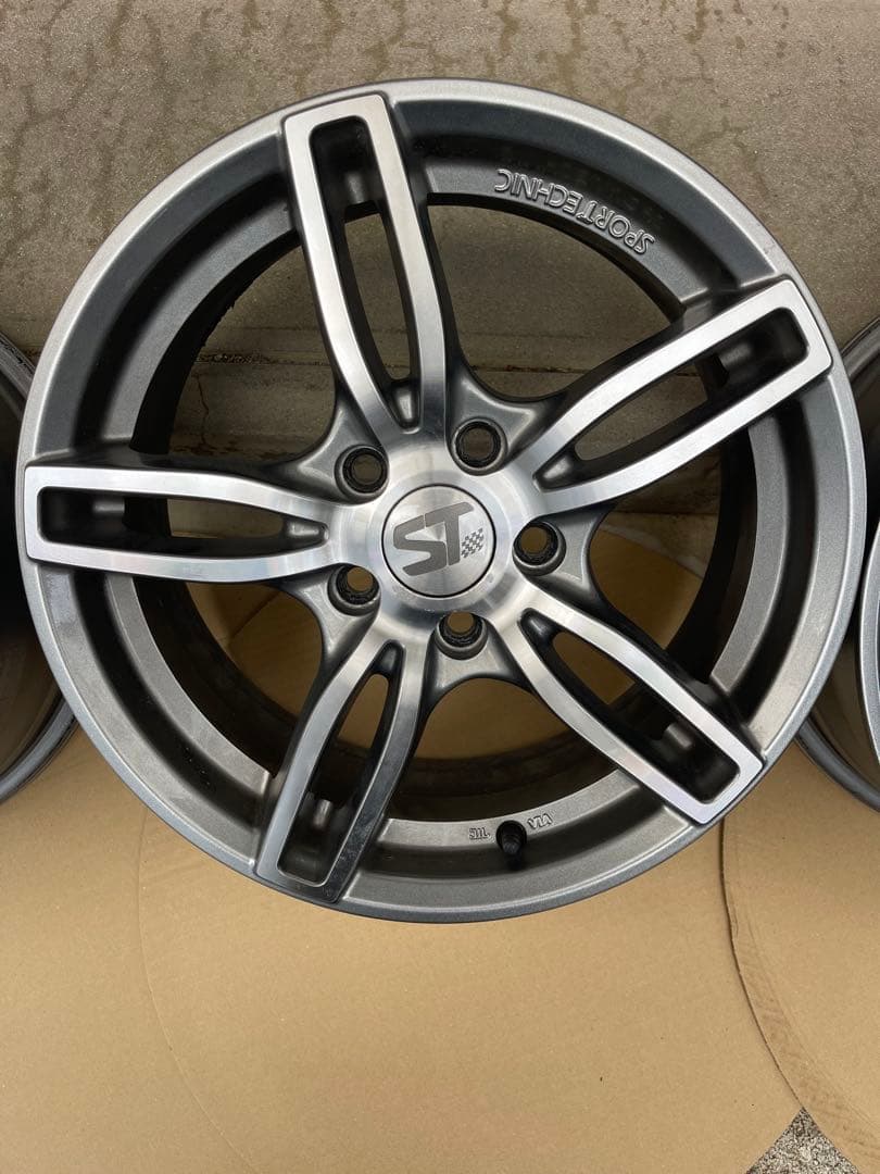 ボルボ　スポーツテクニック　アルミホイール16インチ