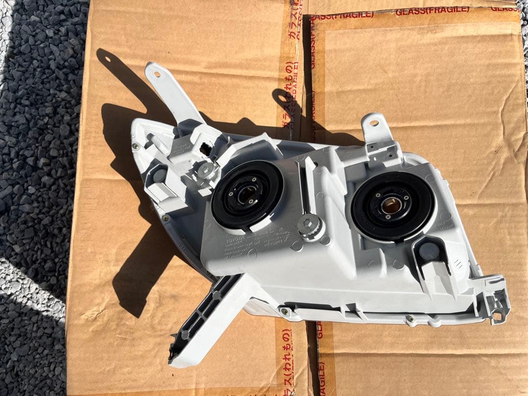 215サーフ 純正ヘッドライト 新車外し ハイラックスサーフ