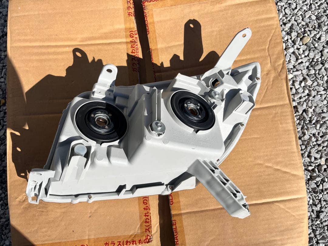 215サーフ 純正ヘッドライト 新車外し ハイラックスサーフ