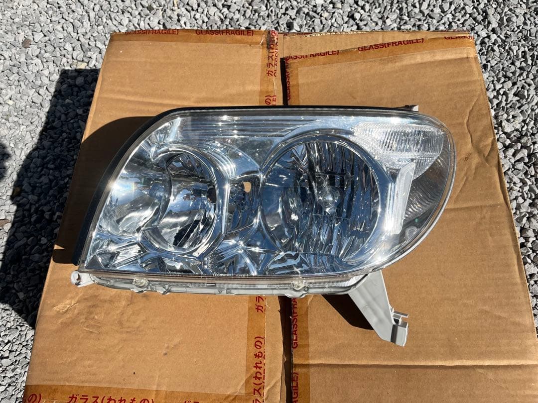 215サーフ 純正ヘッドライト 新車外し ハイラックスサーフ