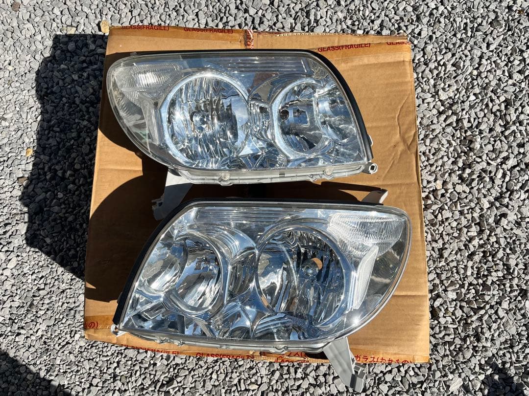 215サーフ 純正ヘッドライト 新車外し ハイラックスサーフ