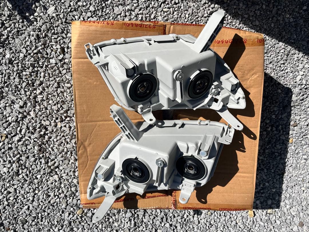 215サーフ 純正ヘッドライト 新車外し ハイラックスサーフ