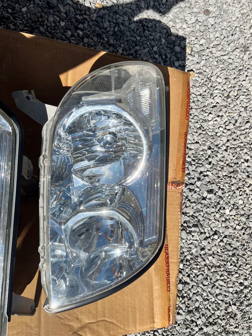 215サーフ 純正ヘッドライト 新車外し ハイラックスサーフ