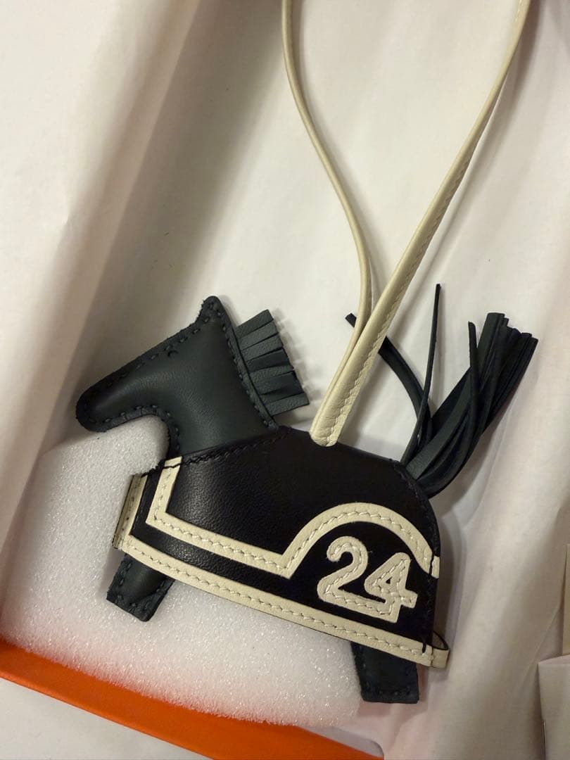 HERMES ロデオチャーム　ロベオクール