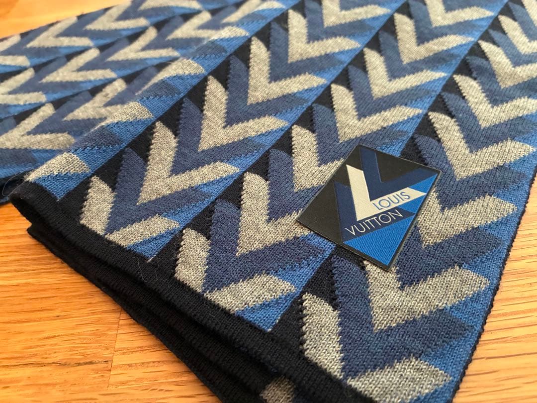 【美品】LOUIS VUITTON エシャルプ・Vオブセシオン マフラー