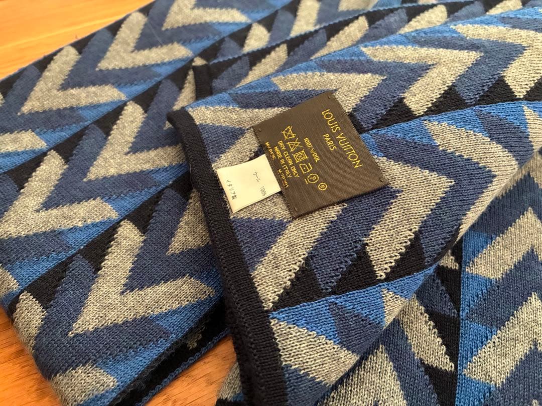 【美品】LOUIS VUITTON エシャルプ・Vオブセシオン マフラー