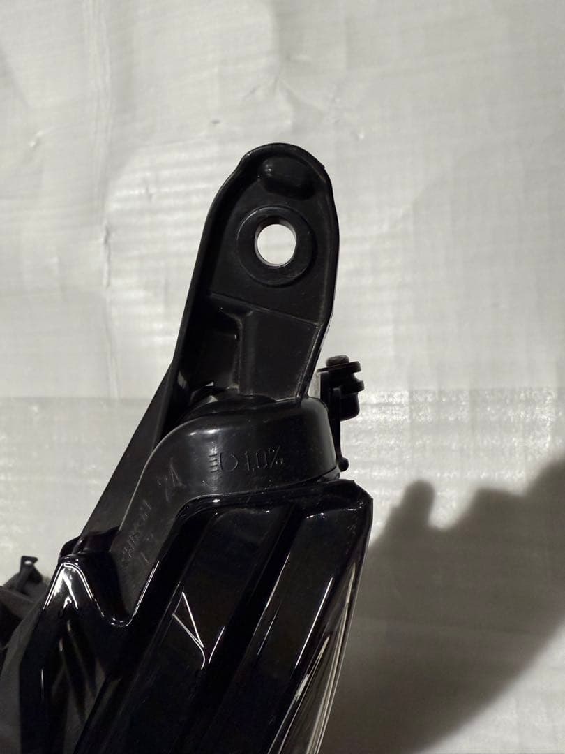 オートゾーン様用ヴォクシー純正ヘッドライト 左 補修歴なし