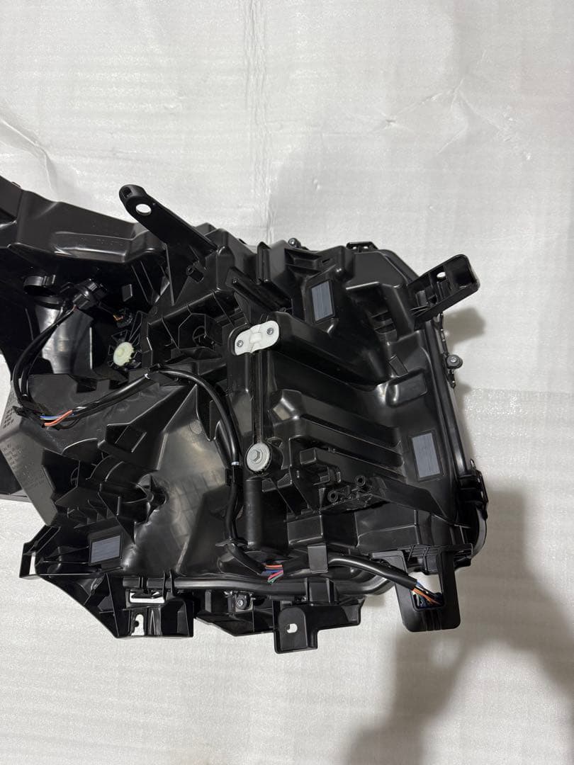 オートゾーン様用ヴォクシー純正ヘッドライト 左 補修歴なし