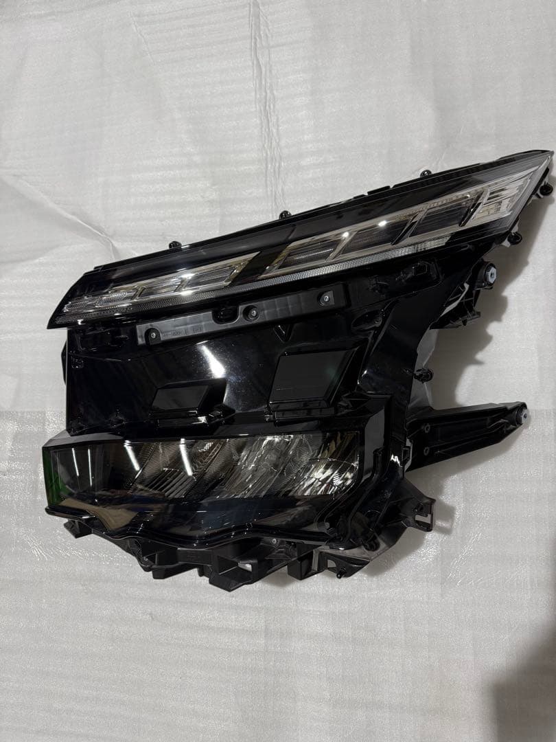 オートゾーン様用ヴォクシー純正ヘッドライト 左 補修歴なし