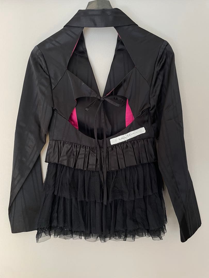 alice auaa バックオープンフリル付きブラックテーラードジャケット