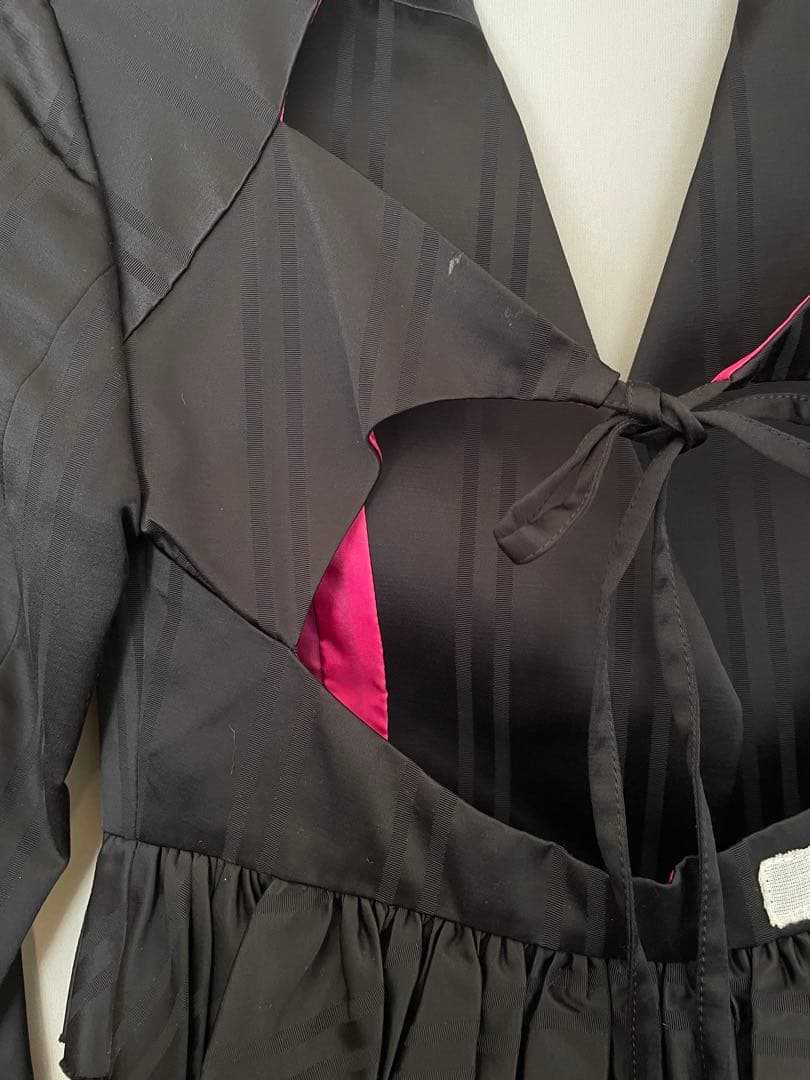 alice auaa バックオープンフリル付きブラックテーラードジャケット