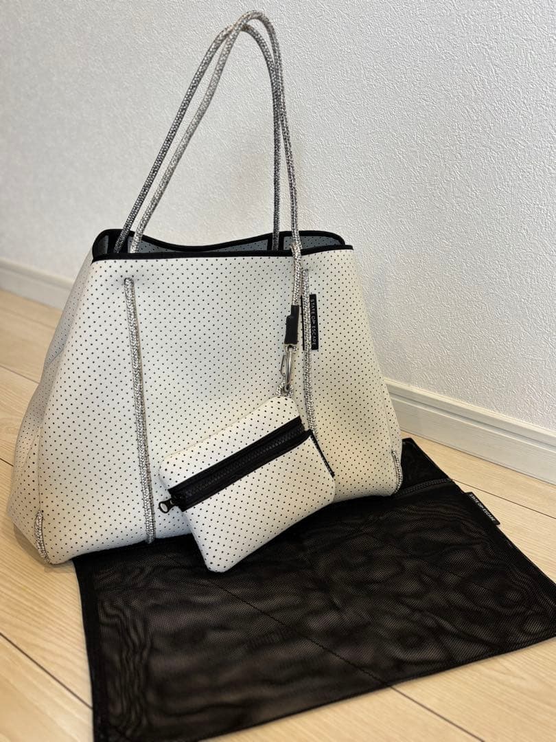 arise 　ステイトオブエスケープトートバッグ 白 ポーチ メッシュ