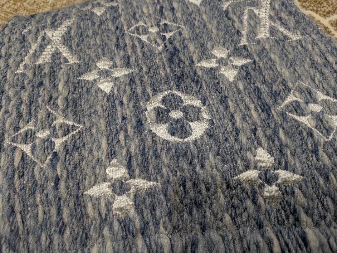 Xmasセールかなり希少Louis Vuitton エシャルプ・ロゴマニアデニム