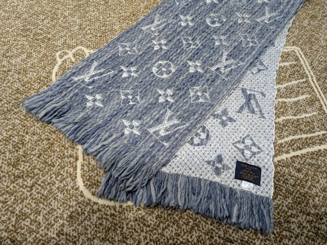Xmasセールかなり希少Louis Vuitton エシャルプ・ロゴマニアデニム