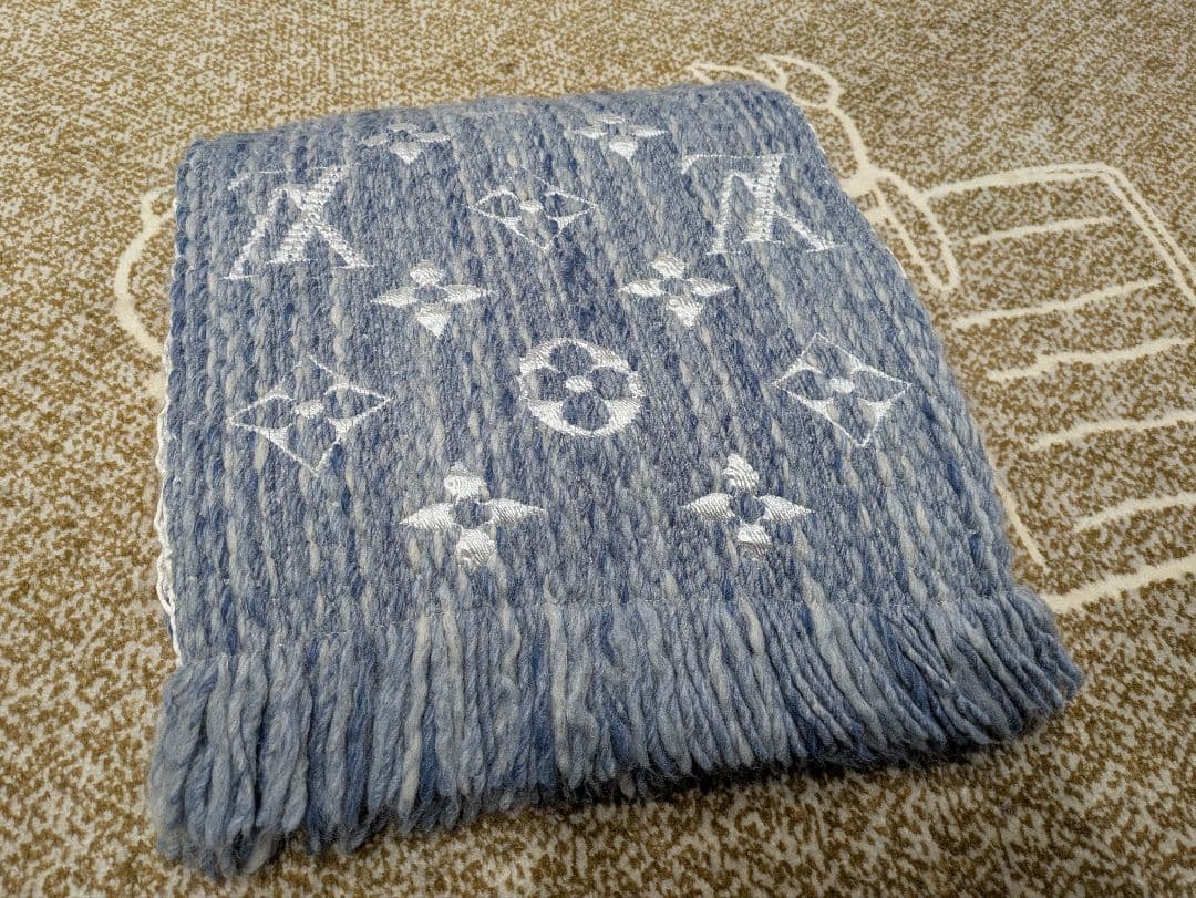 Xmasセールかなり希少Louis Vuitton エシャルプ・ロゴマニアデニム