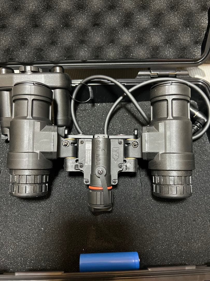 PVS-31 デジタルナイトビジョン 実動 IR 四角画面タイプ