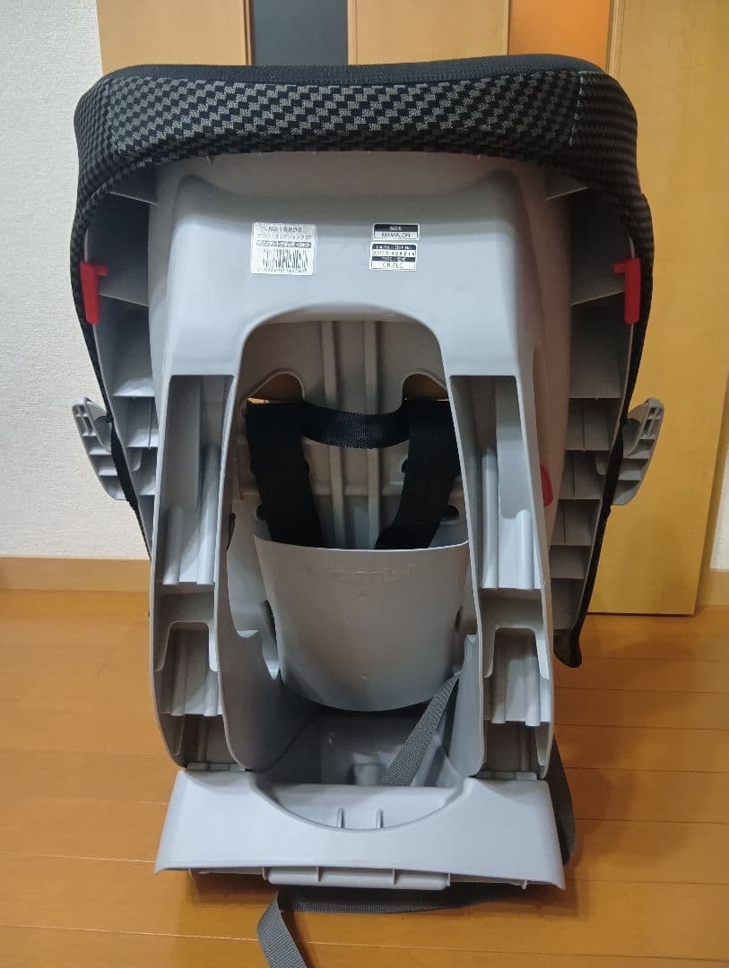 コンビ 　チャイルドジュニアシート　 ママロン　エッグショック CF