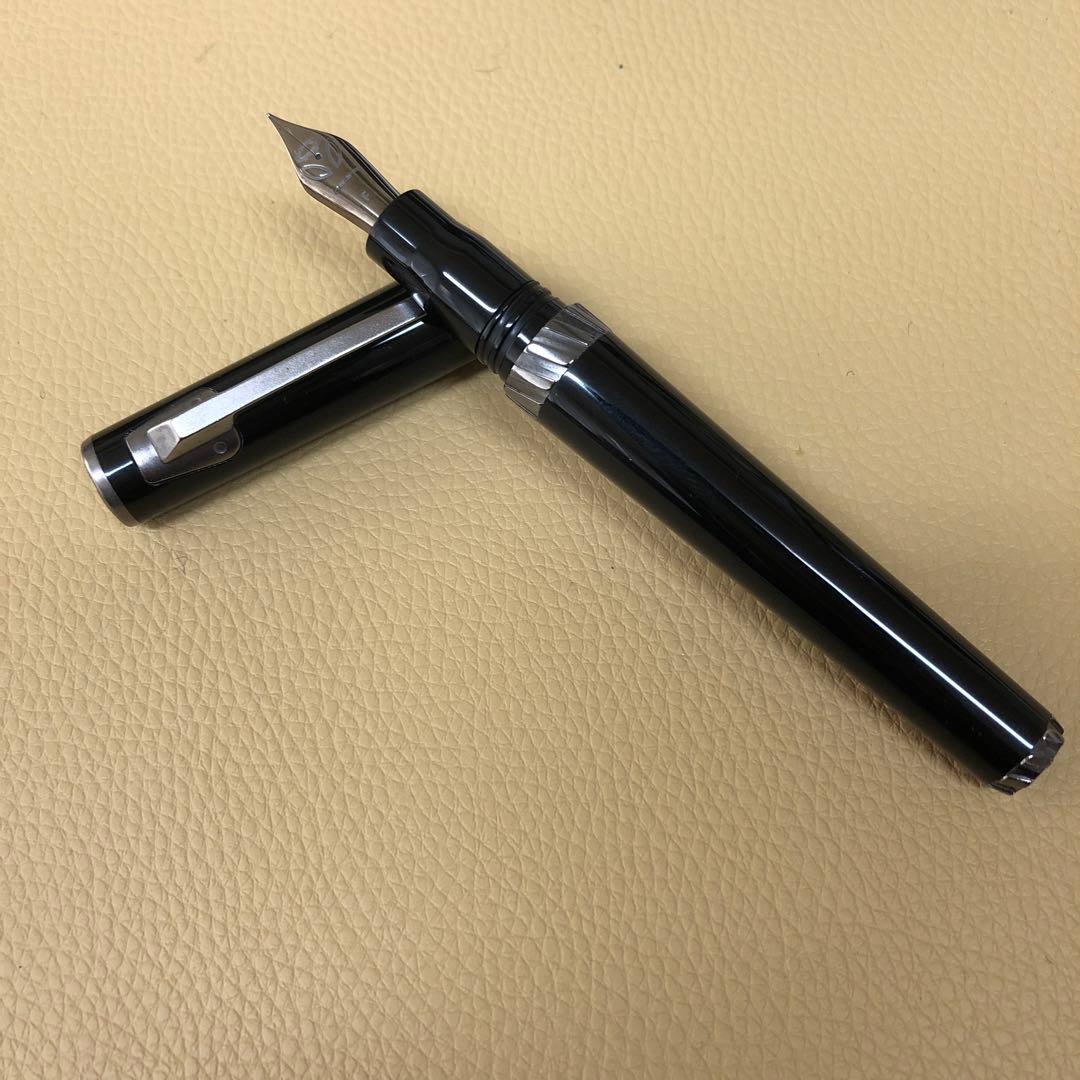 DELTA デルタ 万年筆 モモ・デザイン トルク ブラック・ガンメタル F