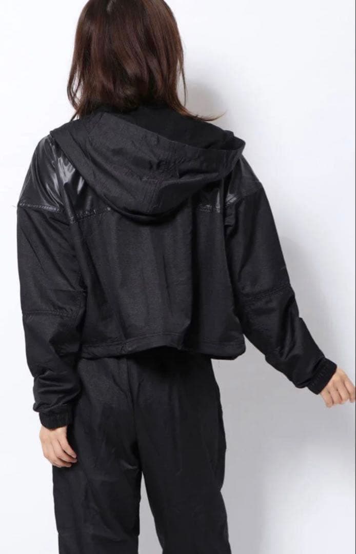 ナイキ　レディース ウインブレーカー　ウィンドランナーパンツ　セットアップ