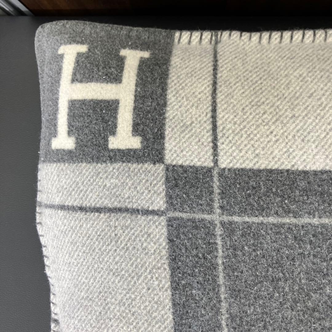 エルメス アヴァロン3 クッション　グレー