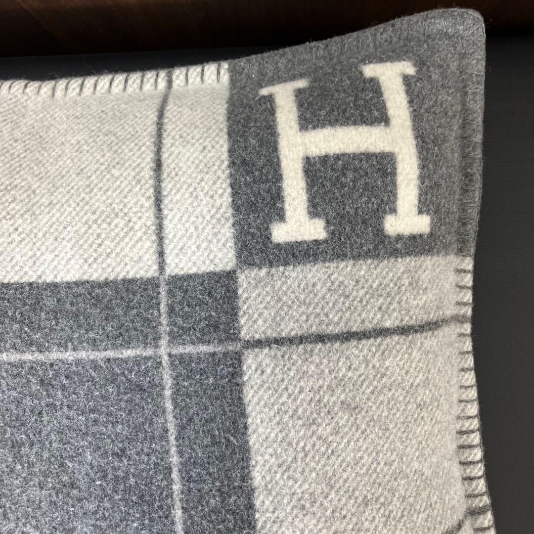 エルメス アヴァロン3 クッション　グレー