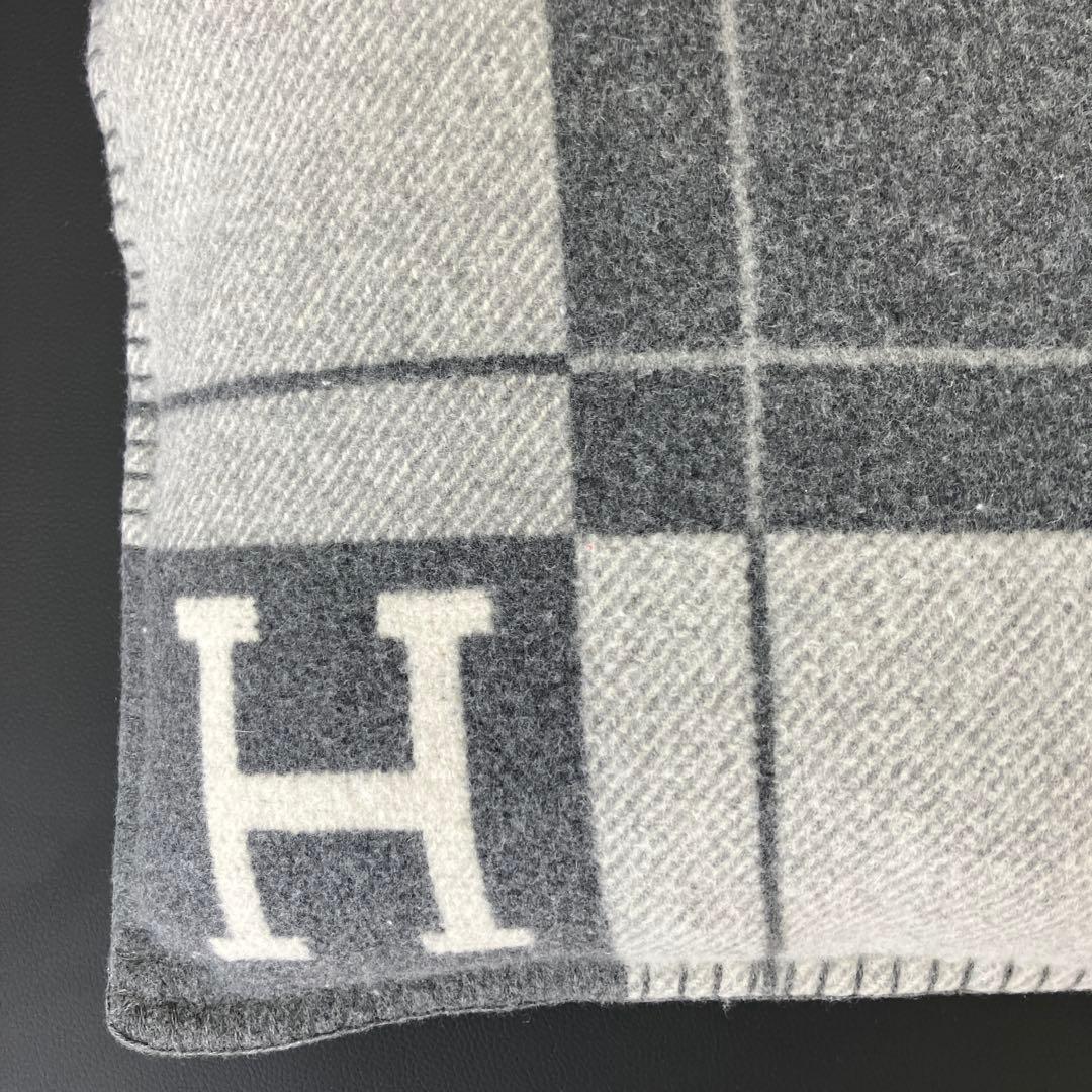 エルメス アヴァロン3 クッション　グレー