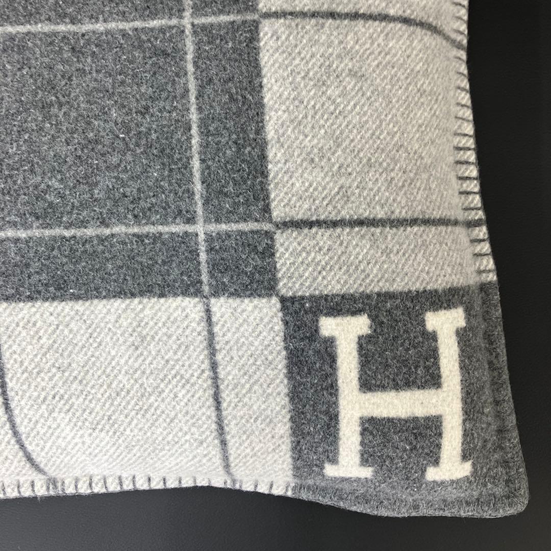 エルメス アヴァロン3 クッション　グレー