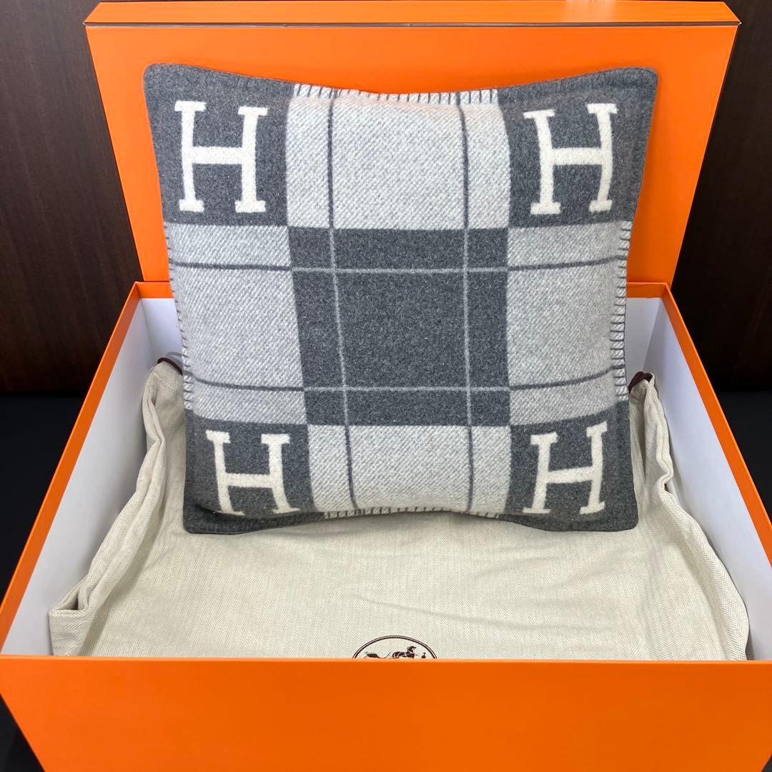 エルメス アヴァロン3 クッション　グレー