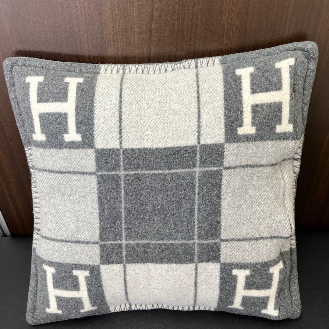エルメス アヴァロン3 クッション　グレー