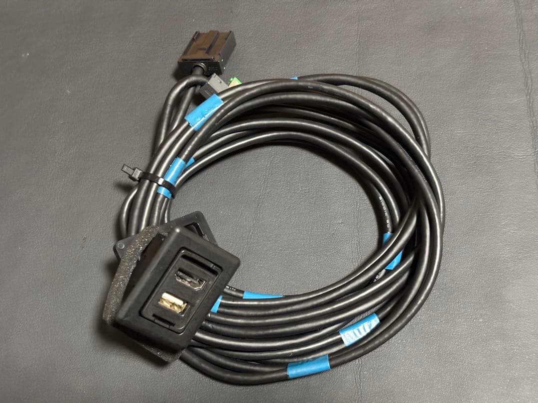 トヨタ純正　USB HDMI ポート