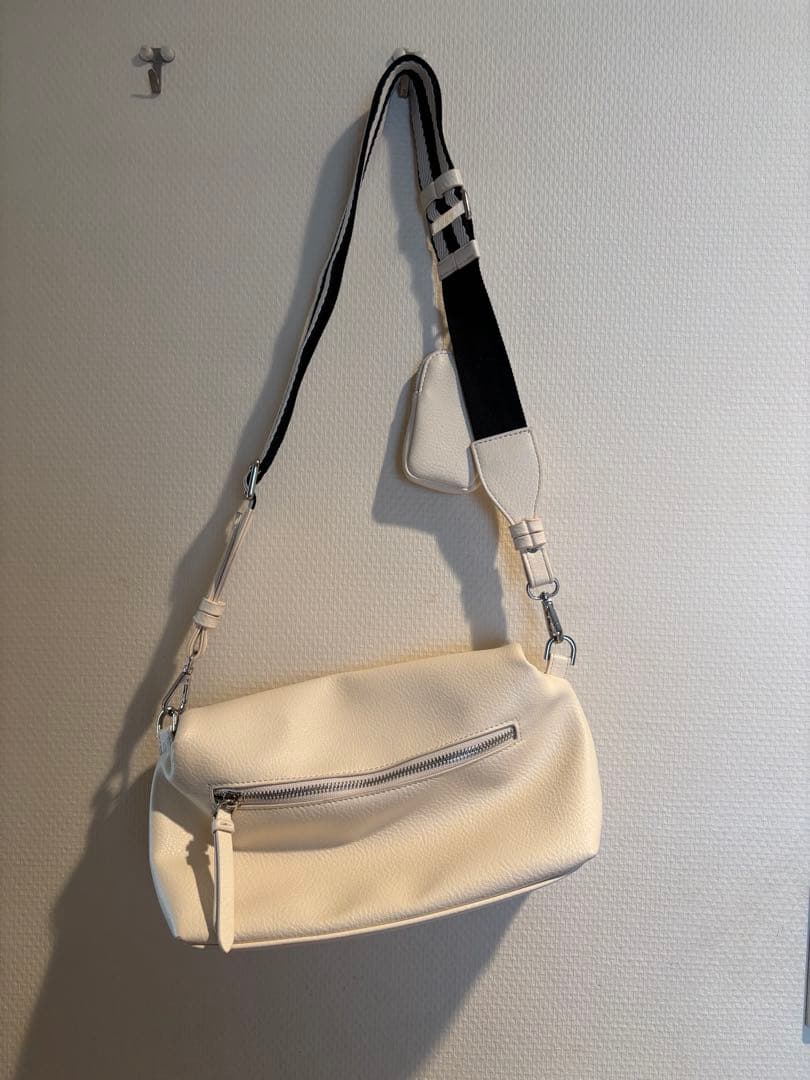 nouer ボトムエンポスロゴバッグ ホワイト　美品　2025夏