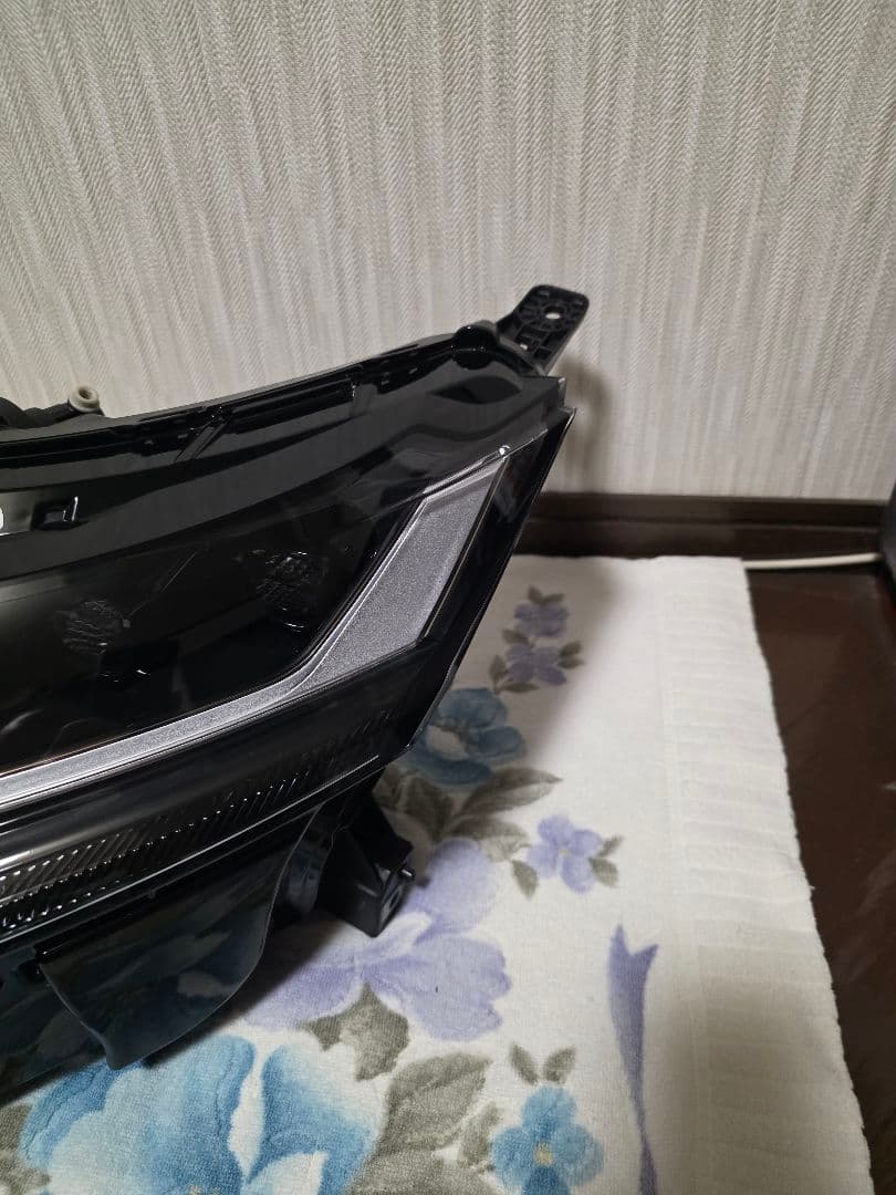 日産　ノートオーラ　E13 左ヘッドライト