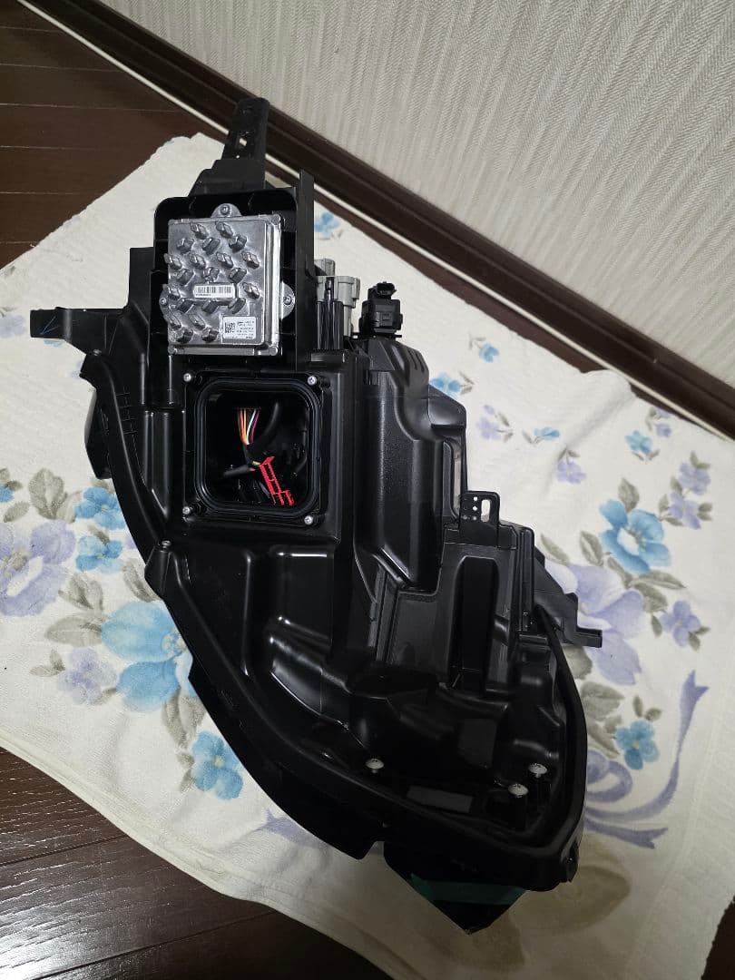 日産　ノートオーラ　E13 左ヘッドライト